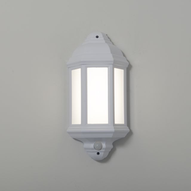 Manta 10w 4000K LED Polycarb Half Lantern c/w Dimming