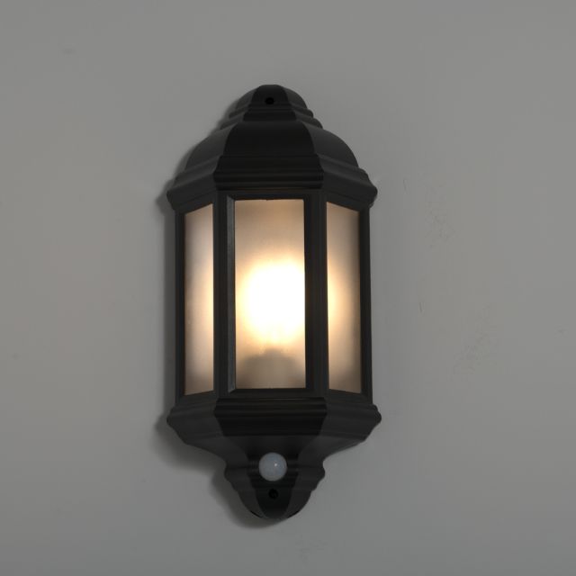 Manta E27 PIR Half Lantern Black